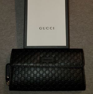 Authentic Gucci Microguccissima zip/flap wallet